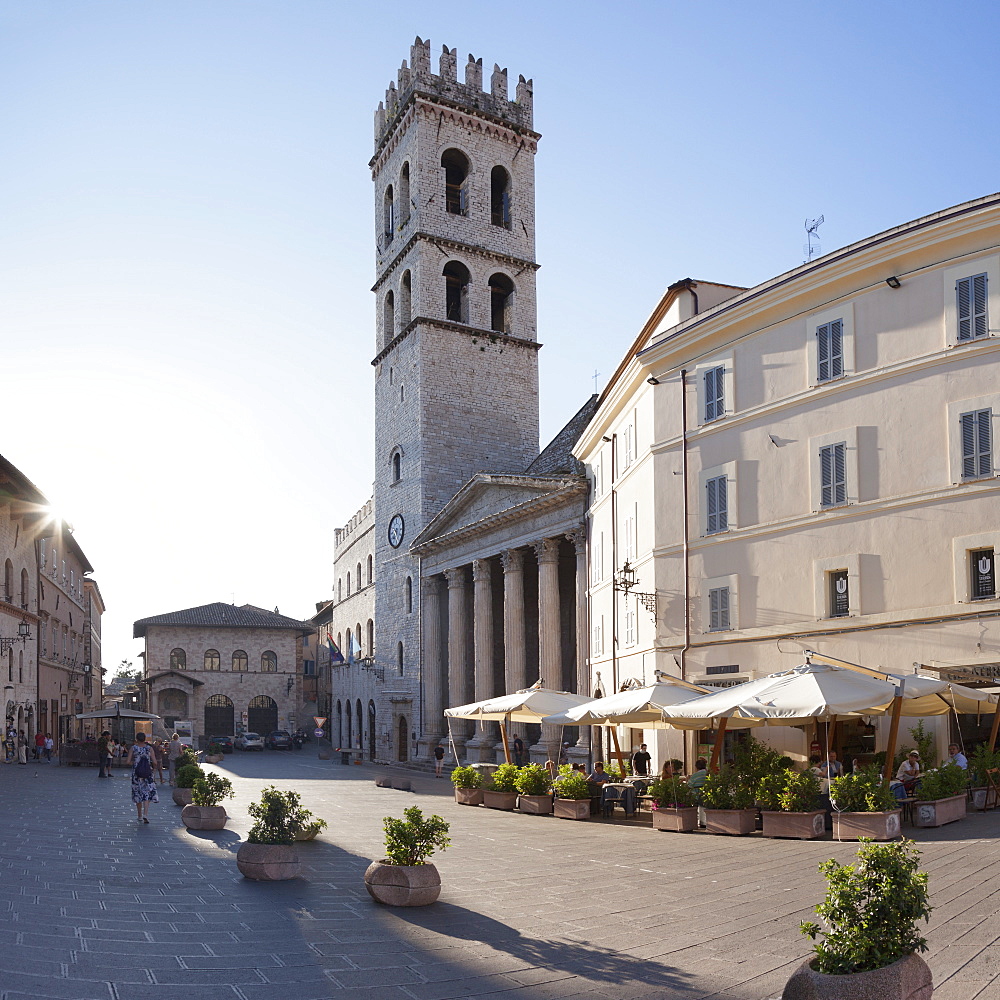 Palazza del Capitano del Popolo, Santa Maria sopra Minerva Church, Piazza del Comune Square, Assisi, Perugia District, Umbria, Italy, Europe