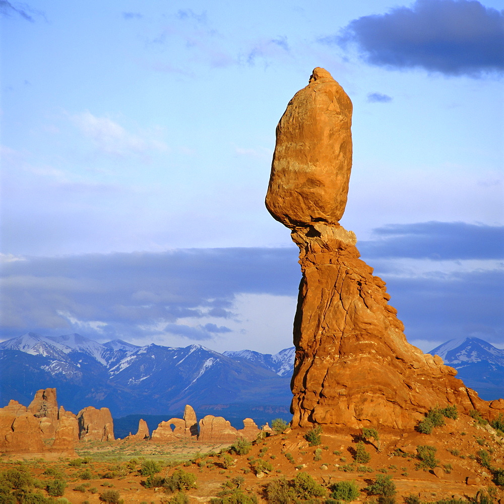 Balanced Rock, Arches National Park, Utah, USA