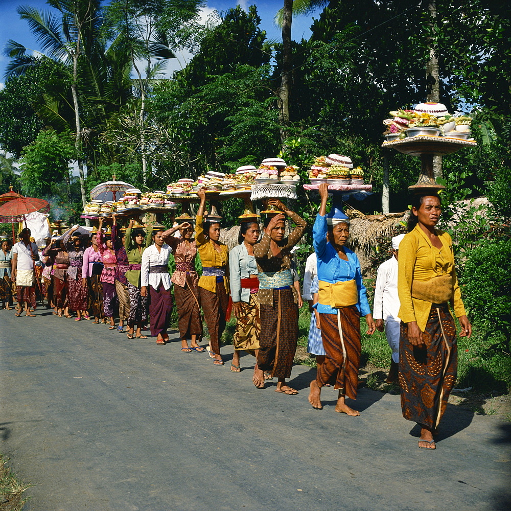 Women carrying offerings on their heads in a religious procession at Petulu, Bali, Indonesia, Southeast Asia, Asia