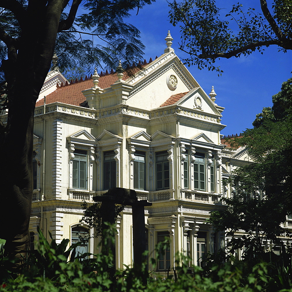 Colonial house, Mahatma Gandhi Road, Bangalore, Karnataka state, India, Asia