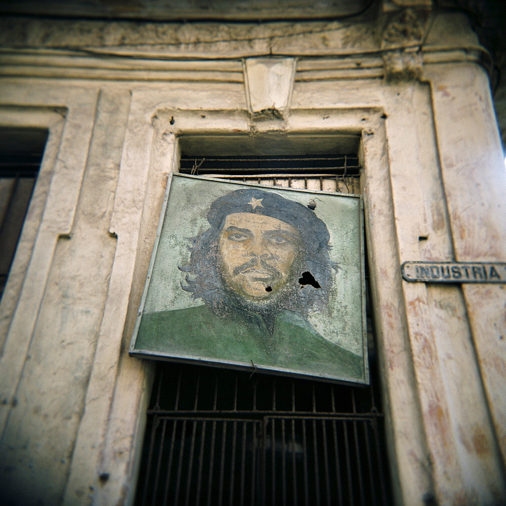 Old painting of Che Guevara on wall, Havana, Cuba, West Indies, Central America