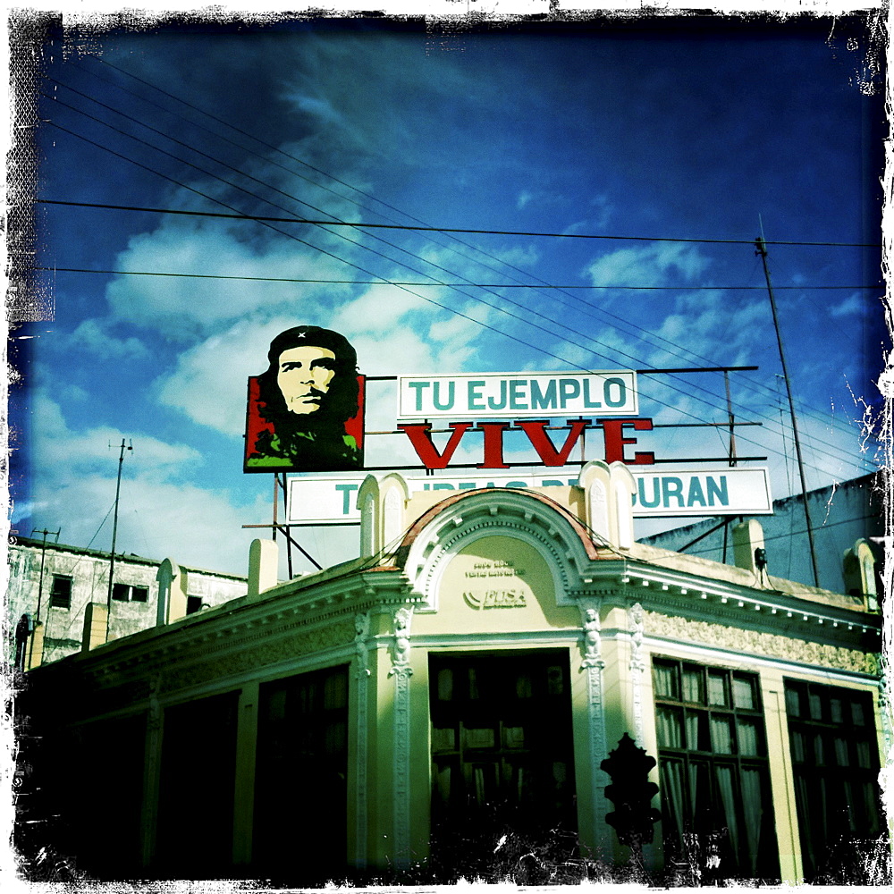 Mural of Che Guevara above building in Parc Jose Marti, Cienfuegos, Cuba, West Indies, Caribbean, Central America