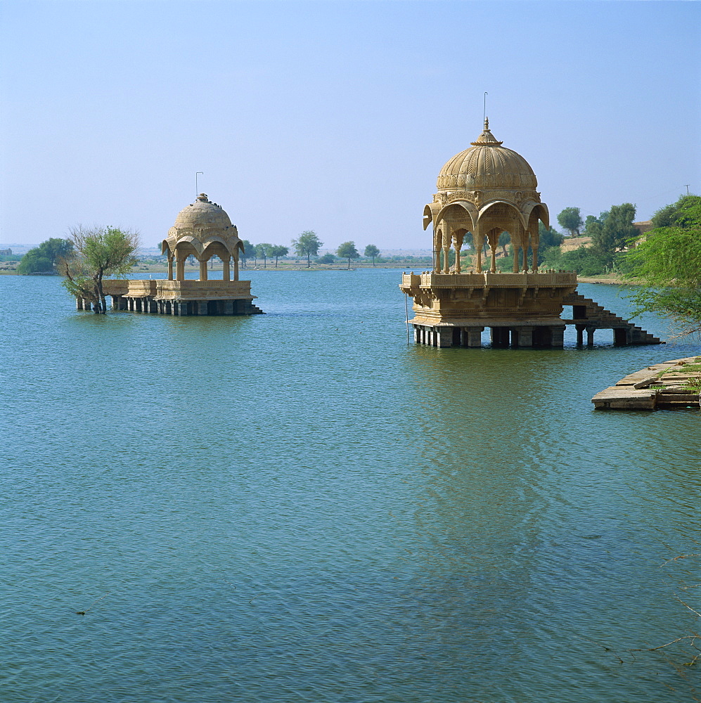 Gadi Sagar tank, Thar Desert, Jaisalmer, Rajasthan state, India, Asia