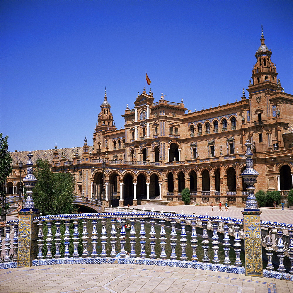 Plaza de Espana, built for the 1929 World Fair, Maria Luisa Park, Seville, Andalucia, Spain, Europe