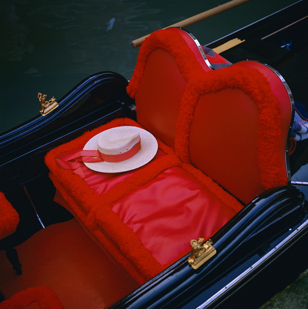 Gondola seat and gondolier's hat, Venice, Veneto, Italy, Europe