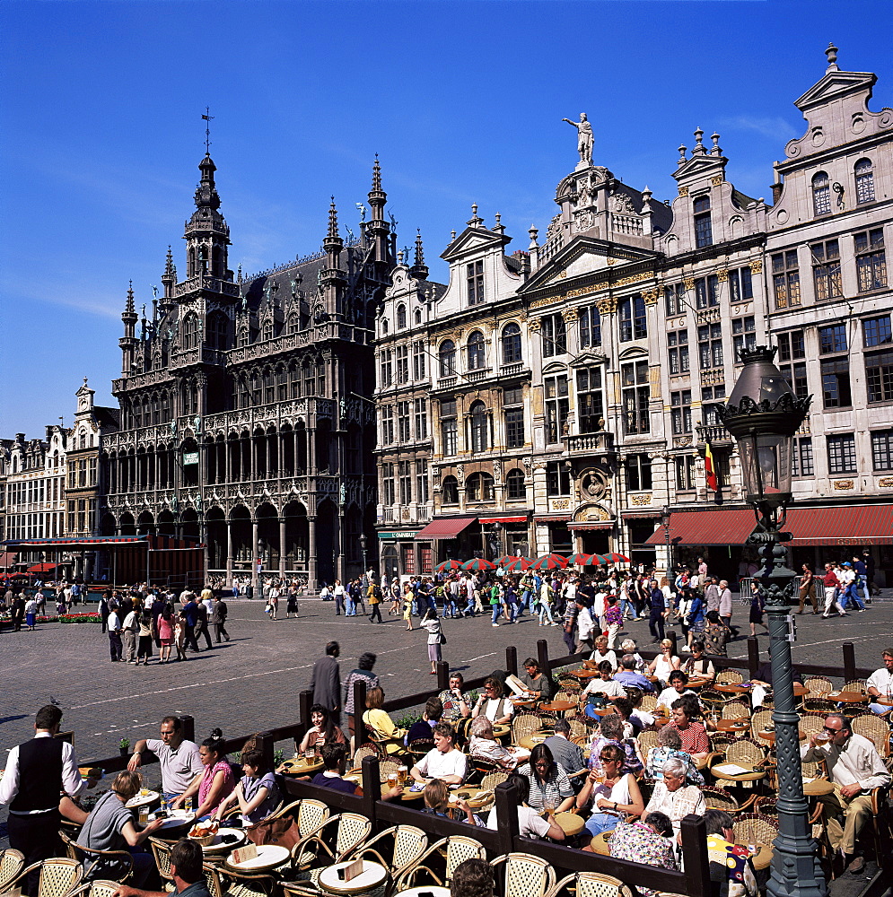 Open air cafes, Grand Place, UNESCO World Heritage Site, Brussels, Belgium, Europe