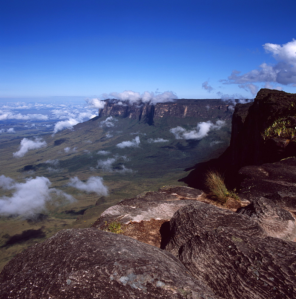 From the summit of Mount Roraima (Cerro Roraima), looking across to Mount Kukenaam (Kukenan) (Cuguenan), Estado Bolivar, Venezuela, South America