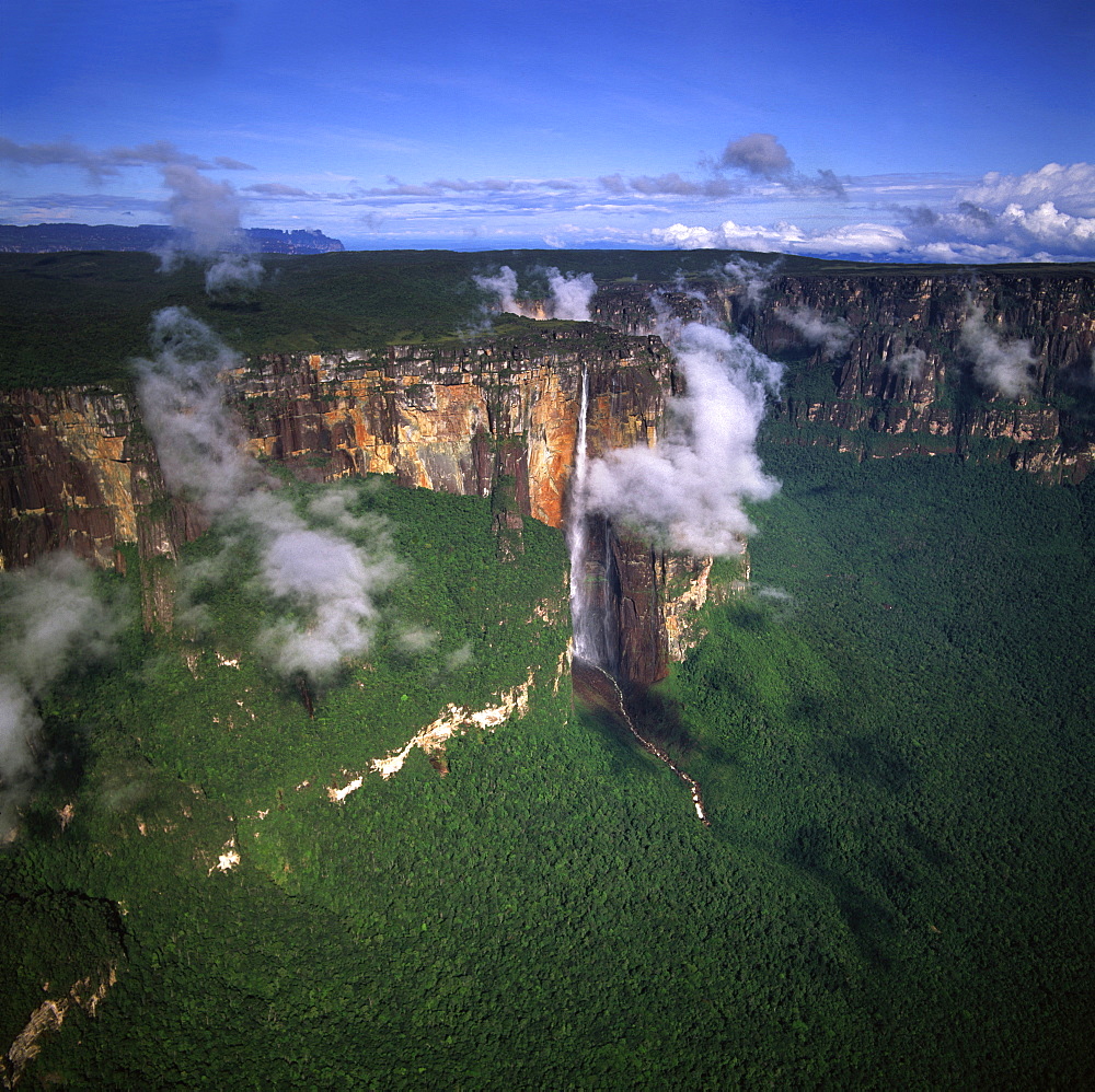 Aerial image of tepuis showing Angel Falls and Mount Auyantepui (Auyantepuy) (Devil's Mountain), Venezuela, South America