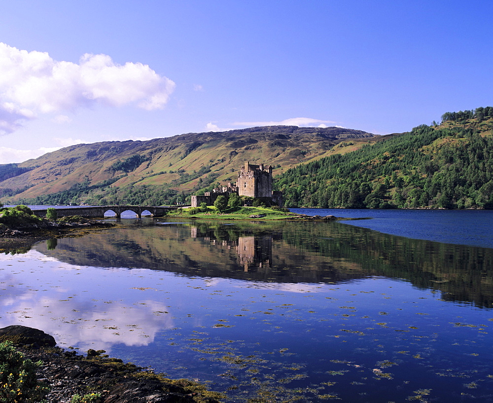 Eilean Donan Castle near Dornie, Western Ross, Loch Alsh, Highlands, Scotland, United Kingdom, Europe