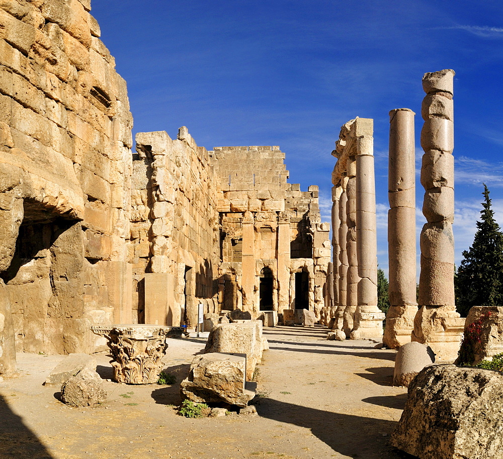 Ancient ruins at the archeological site of Baalbek, Unesco World Heritage Site, Bekaa Valley, Lebanon, Middle East, West Asia