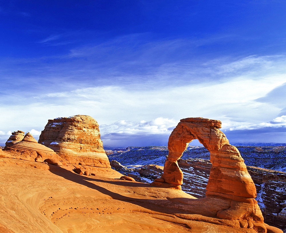 Delicate Arch, Arches National Park, in the back La Sal Mountains, Utah, USA