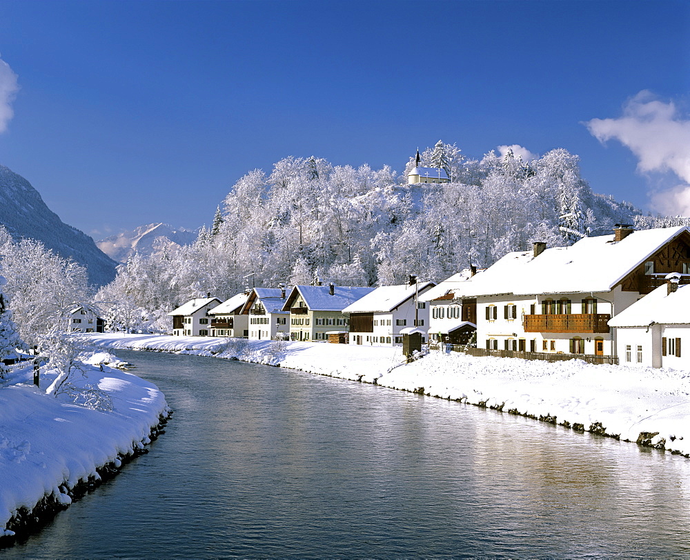 Eschenlohe on the Loisach River, wintertime, Loisach Valley, Wetterstein Range, Upper Bavaria, Germany, Europe