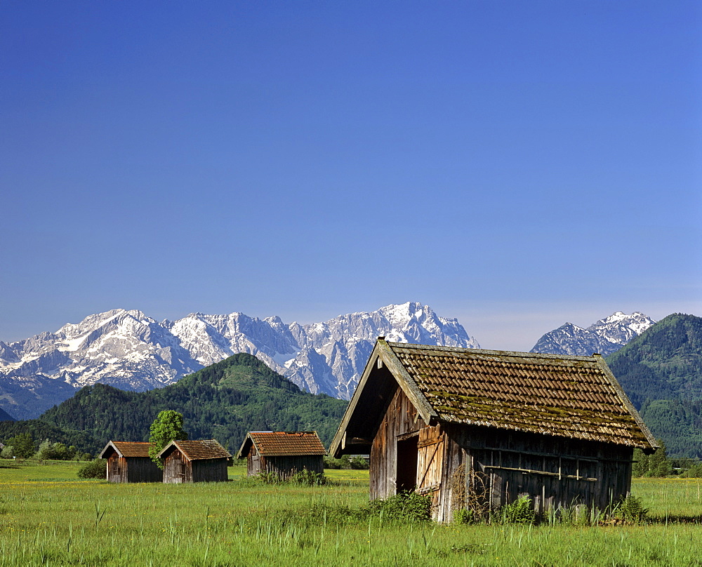 Murnau Moos, hay barn, Wetterstein Range, Murnau, Upper Bavaria, Bavaria, Germany, Europe