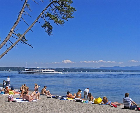 BRD Germany Bavaria Upper Bavaria Tutzing at the Starnberger Lake Holiday Region Recreation Area for Munich Upper Bavarian Watering Lake People at the Beachside Watering and Steamer on the Lake Sunbathing Relaxing Holiday Picture