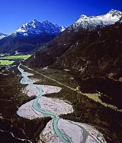 Lech between Stanzach and Forchach, Allgaeu Alps, behind Lechtal Alps, Tyrol, Austria