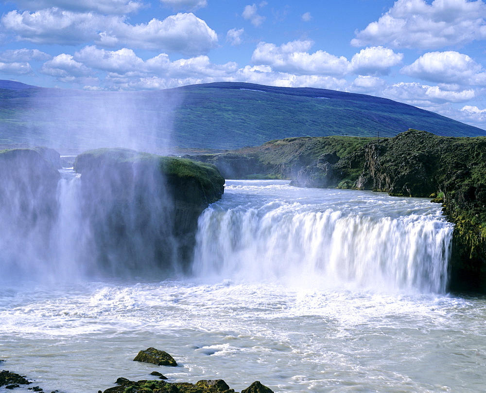 Godafoss Waterfall, Skjalfandafljot-Fluss, Thingeyjarsveit, Thingeyjarsysla, Iceland