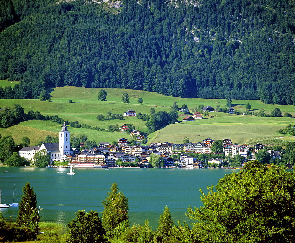 Panoramic view, town of St. Wolfang am Wolfgangsee, Salzkammergut area, Upper Austria, Austria, Europe