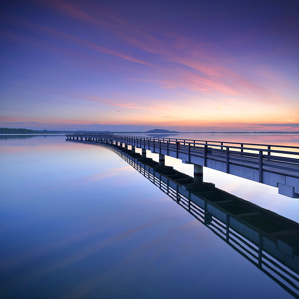 Seebrücke im Hafen, Sunrise, lake Geiseltalsee, Braunsbedra, Saxony-Anhalt, Germany, Europe