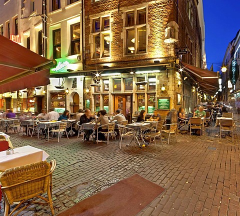 Guests sitting in street restaurants in the old town, Beenhouwersstraat, Brussels, Belgium, Europe