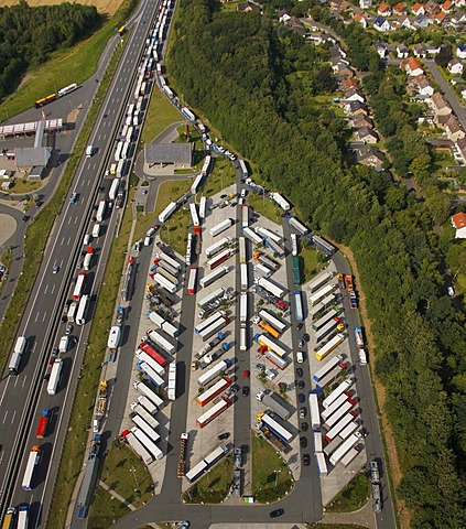 Aerial view, overcrowded Rhynern-Nord motorway service area, rest and driving times of lorry drivers, Hamm, Ruhr area, North Rhine-Westphalia, Germany, Europe