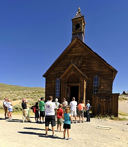 Ranger as a guide for tourists, Methodist Church, ghost town of Bodie, a former gold mining town, Bodie State Historic Park, California, United States of America, USA