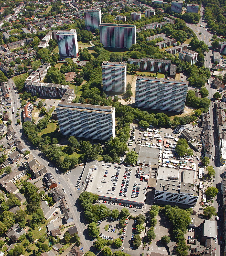 Aerial view, prefabricated buildings, Buergermeister-Bongartz-Platz square, Duisburg, Ruhr area, North Rhine-Westphalia, Germany, Europe