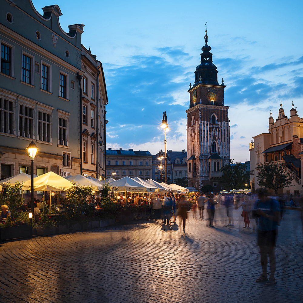 Rynek Glowny (Market Square) at dusk, UNESCO World Heritage Site, Krakow, Malopolskie, Poland, Europe