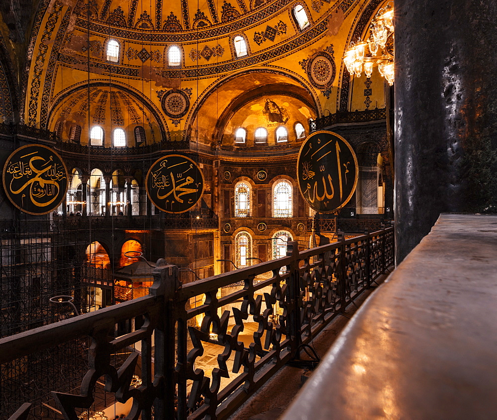 Interior of Hagia Sofia (Aya Sofya), UNESCO World Heritage Site, Sultanahmet, Istanbul, Turkey, Europe