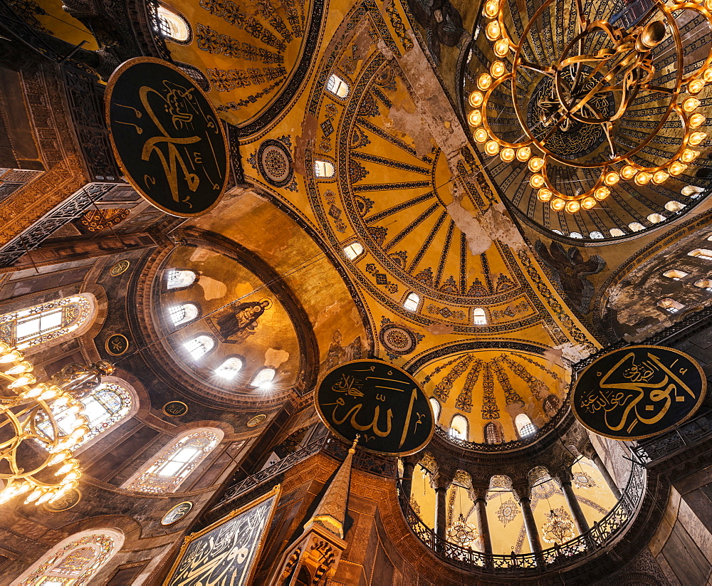 Interior of Hagia Sofia (Aya Sofya), UNESCO World Heritage Site, Sultanahmet, Istanbul, Turkey, Europe