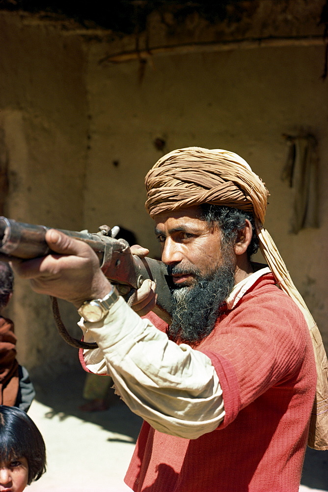 Pathan man aiming rifle, near Ziarat, Pakistan, Asia