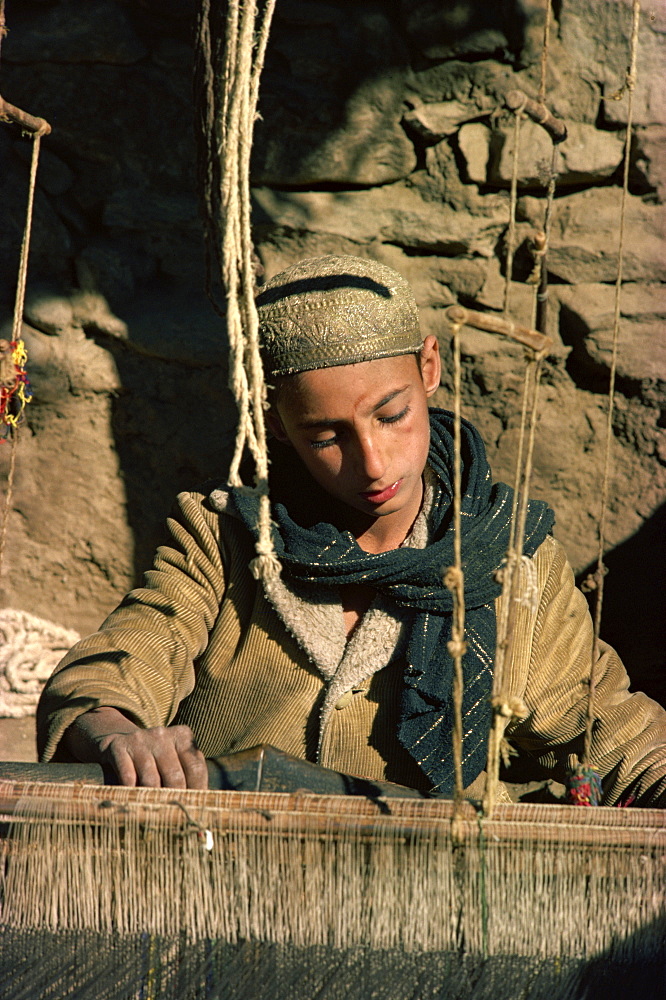 Boy weaving carpets, Salampur, Swat, Pakistan, Asia