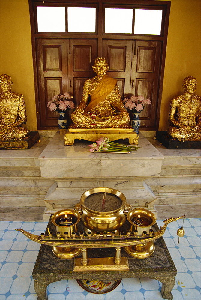 Buddha statues covered in gold leaf, Bangkok, Thailand, Southeast Asia, Asia