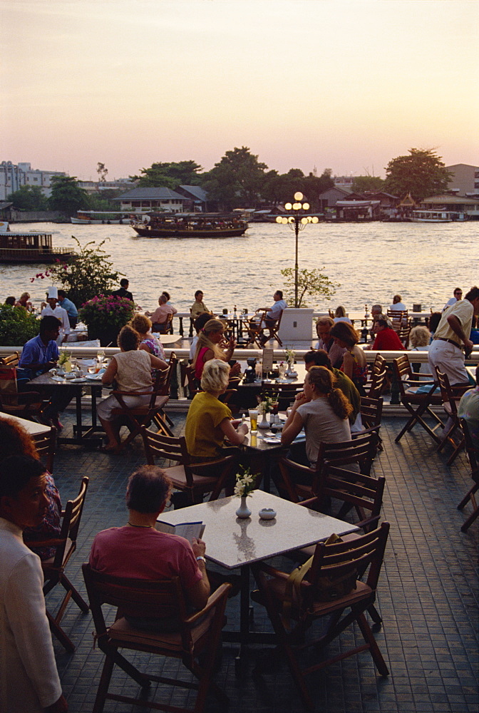 Sunset over the Chao Phya River from the terrace of the Oriental Hotel, Bangkok, Thailand, Southeast Asia, Asia