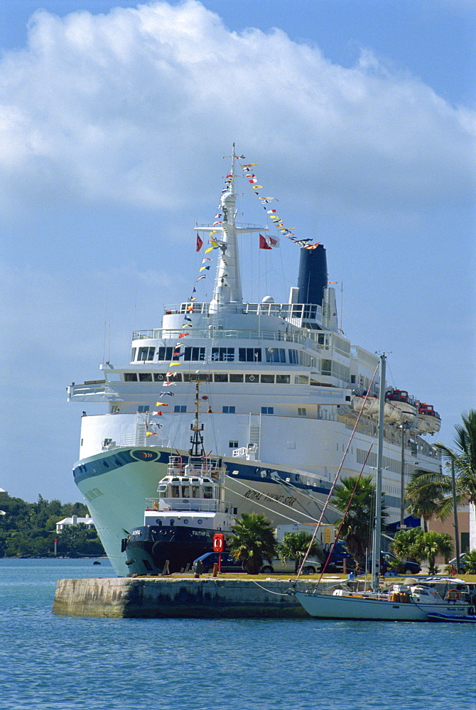 Cruise ship, Hamilton, Bermuda, Atlantic Ocean, Central America