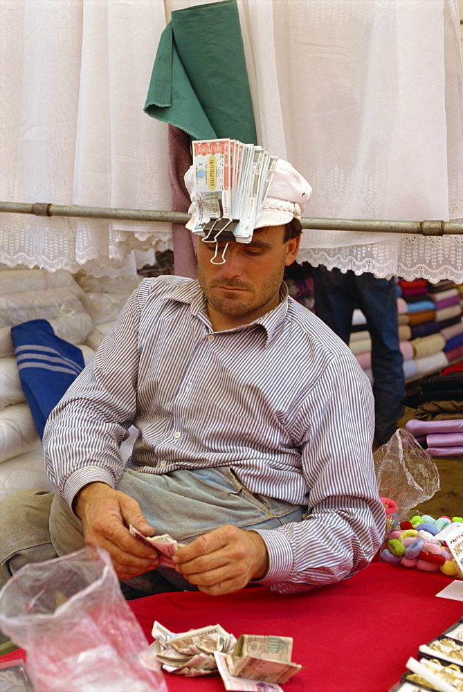 Lottery ticket seller counting money, Turkey, Asia Minor, Eurasia