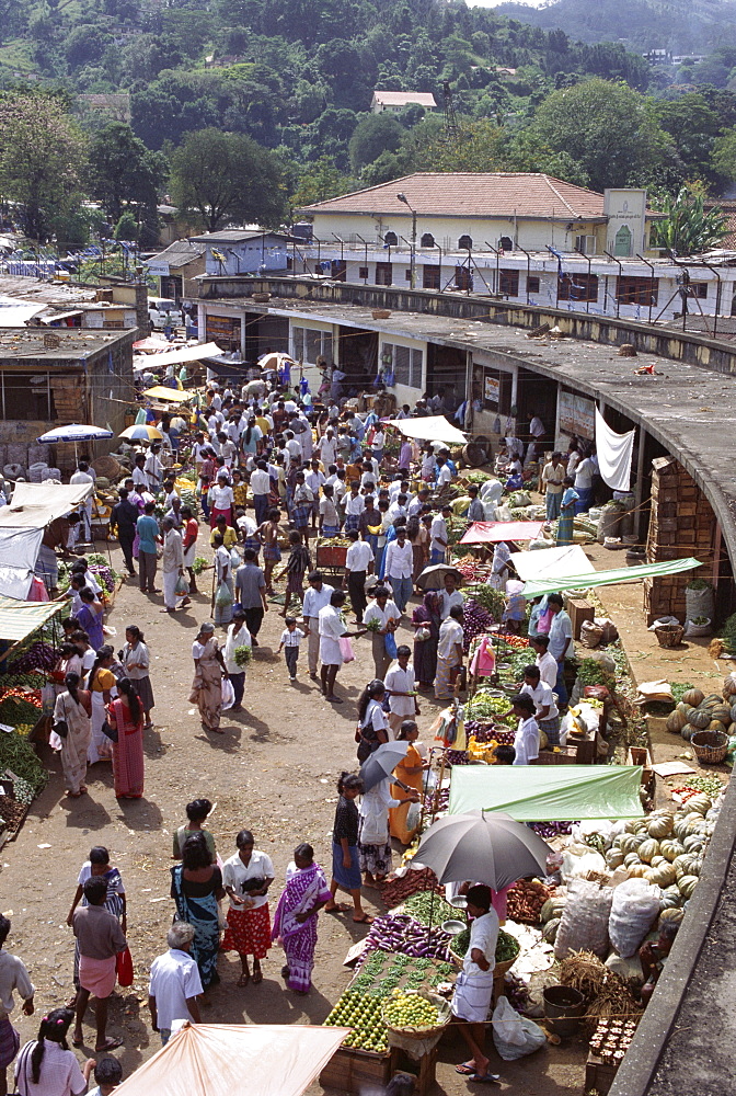 Busy street scene, main market area, Kandy, Sri Lanka, Asia