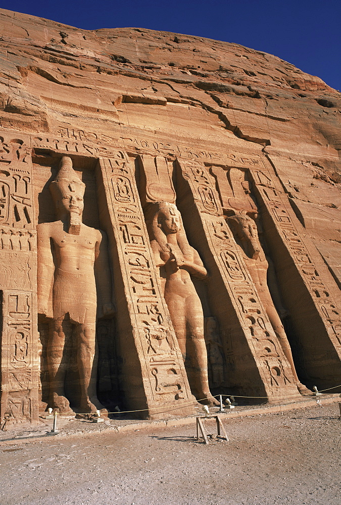 Temple of Hathor in honour of Nefretare, moved when the Aswan High dam was built, Abu Simbel, UNESCO World Heritage Site, Nubia, Egypt, North Africa, Africa