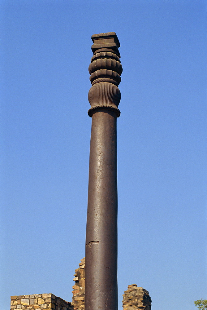 The Qutub Minar, the rustless Iron Pillar weighing six tons, seven meters tall, Delhi, India, Asia