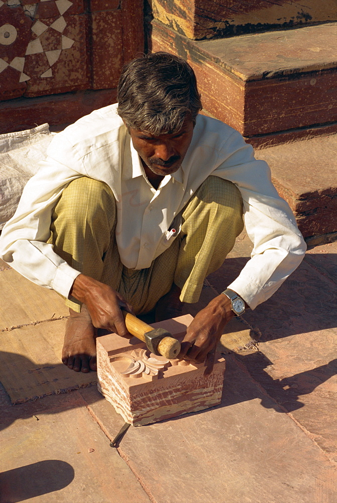 Craftsman at work on stone carving repairs, Itimad ud Daulah's tomb, Agra, Uttar Pradesh state, India, Asia