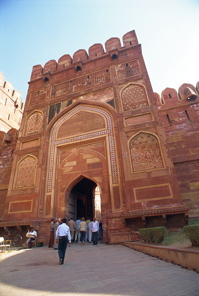 Red Fort, built by Akbar in 1565, completed by Aurangzeb, UNESCO World Heritage Site, Agra, Uttar Pradesh state, India, Asia