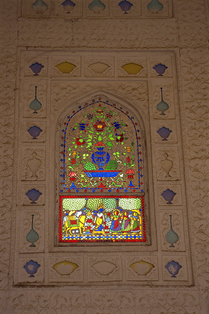 Stained glass window in the Amber Fort and Palace, built by Maharajah Man Singh in 1592, Jaipur, Rajasthan state, India, Asia