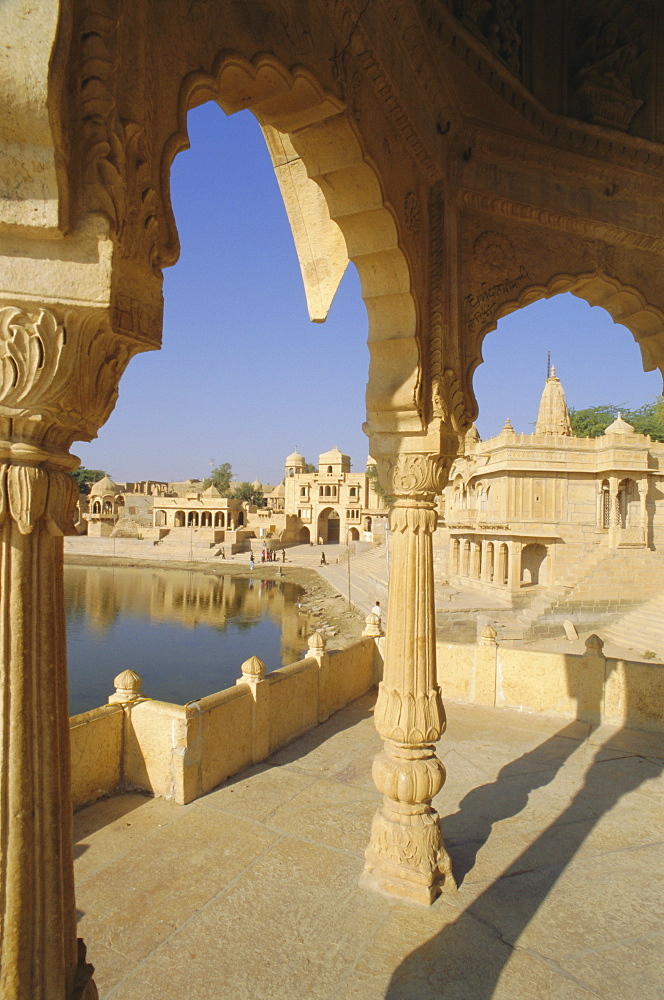 Gadi Sagar or Gadsisar Lake with Tilon ki Pol archway, Jaisalmer, Rajasthan, India