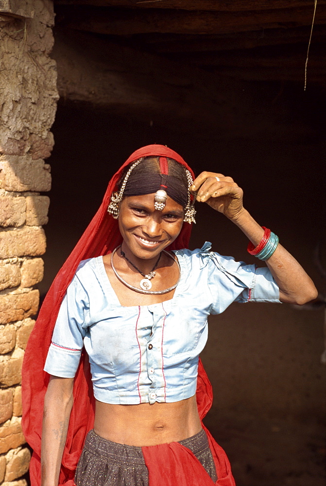 Young woman, Dhariyawad, Rajasthan state, India, Asia