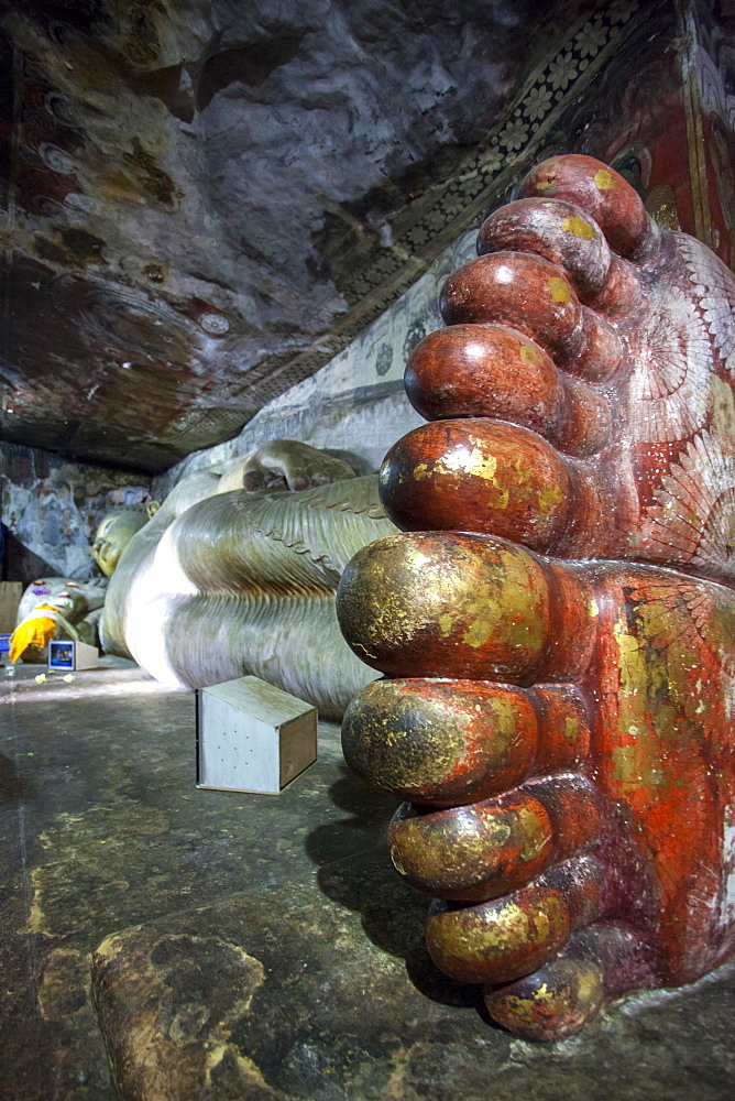 Statue of reclining Buddha, Royal Rock Temple, Golden Temple of Dambulla, UNESCO World Heritage Site, Dambulla, Sri Lanka, Asia 