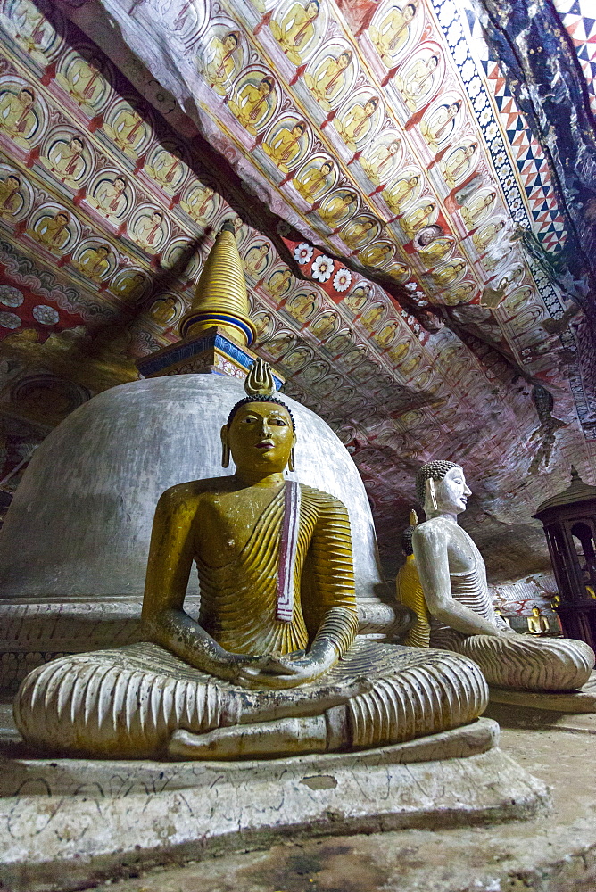 Two seated Buddha statues, Royal Rock Temple, Golden Temple of Dambulla, UNESCO World Heritage Site, Dambulla, Sri Lanka, Asia 