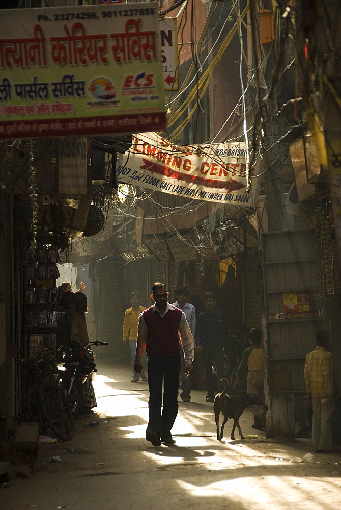 Narrow alleyway off Chandni Chowk Road, New Delhi, India