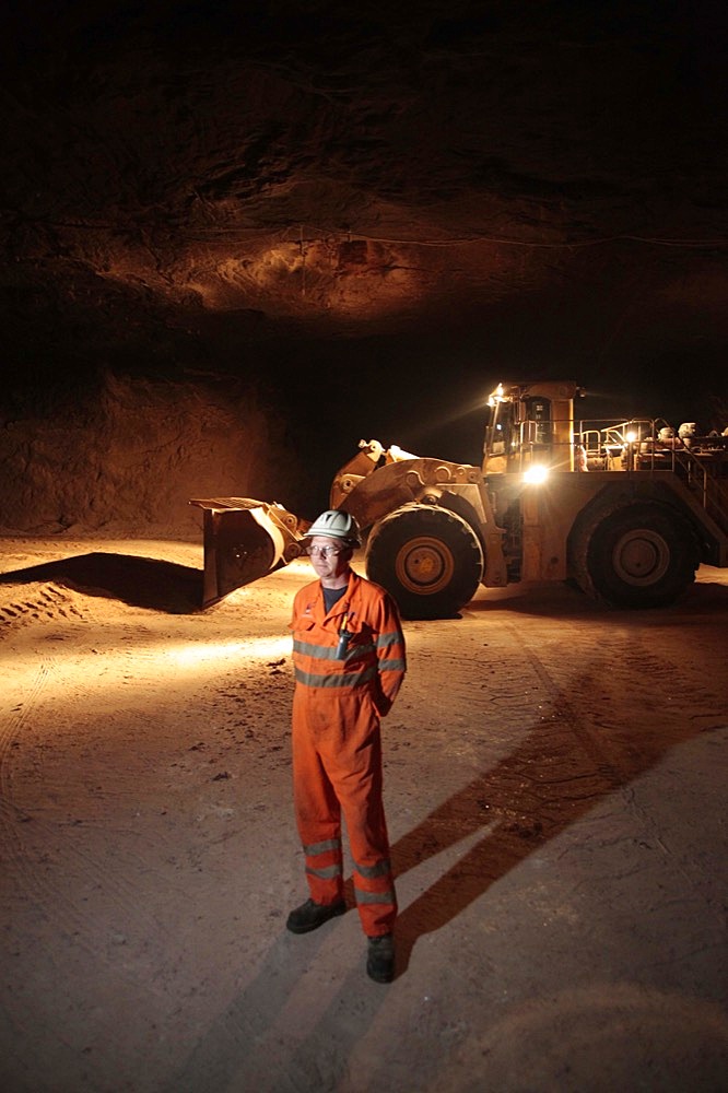 Mining grit salt is very different to the traditional image of cramped dark areas and men with pickaxes! The nature of grit salt mines mean they resemble vast caverns, up to 20 metres wide.