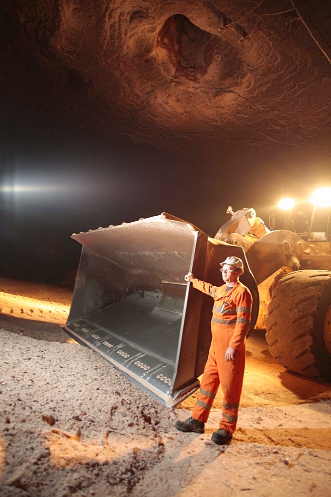 Mining grit salt is very different to the traditional image of cramped dark areas and men with pickaxes! The nature of grit salt mines mean they resemble vast caverns, up to 20 metres wide.