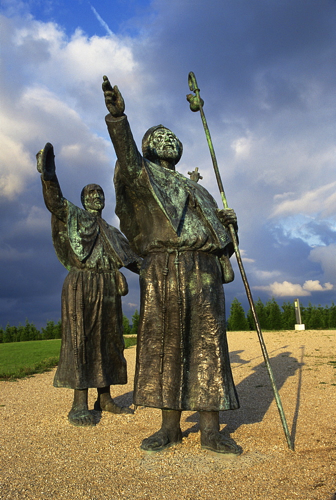 Sculpture of pilgrims hailing their goal at the end of the Camino, Monte del Gozo, Santiago de Compostela, Galicia, Spain, Europe