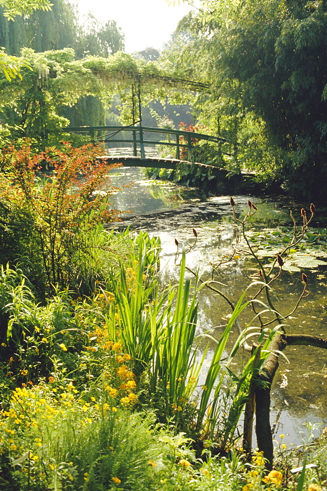 Waterlily pond and bridge in Monet's garden, Giverny, Haute Normandie (Normandy), France, Europe